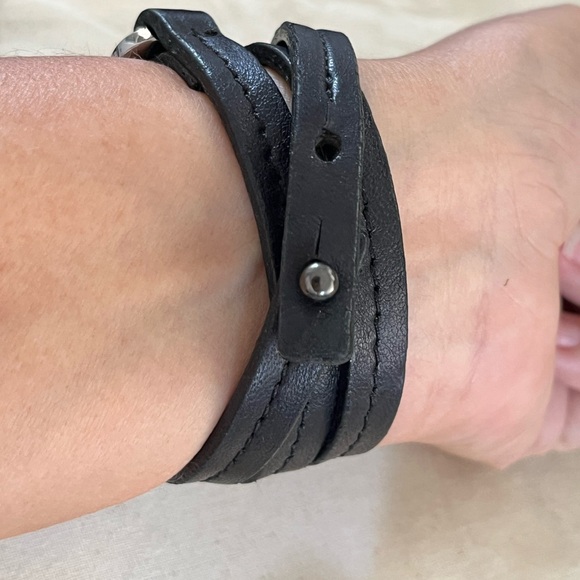 Tory Burch Triple Wrap Leather and Crystal bracelet - Picture 5 of 11